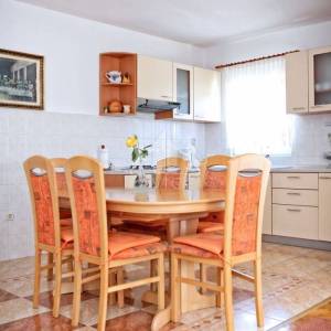 Kuća s 5 apartmana, 2. red od mora - VLAŠIĆI, PAG