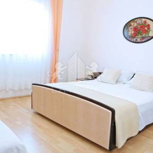 Kuća s 5 apartmana, 2. red od mora - VLAŠIĆI, PAG