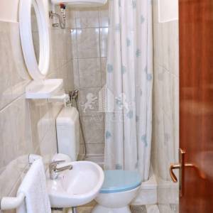 Kuća s 5 apartmana, 2. red od mora - VLAŠIĆI, PAG