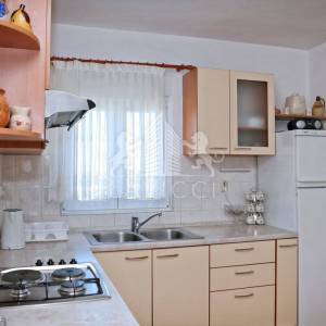 Kuća s 5 apartmana, 2. red od mora - VLAŠIĆI, PAG