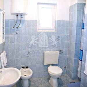 Kuća s 5 apartmana, 2. red od mora - VLAŠIĆI, PAG