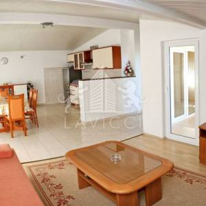 Kuća s 5 apartmana, 2. red od mora - VLAŠIĆI, PAG