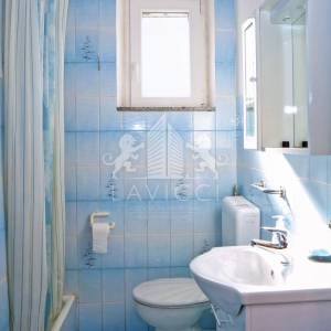 Kuća s 5 apartmana, 2. red od mora - VLAŠIĆI, PAG