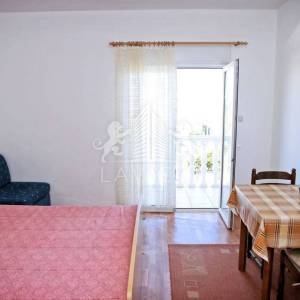 Kuća s 5 apartmana, 2. red od mora - VLAŠIĆI, PAG