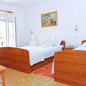 Kuća s 5 apartmana, 2. red od mora - VLAŠIĆI, PAG