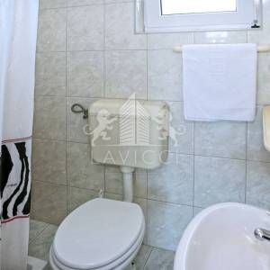 Kuća s 5 apartmana, 2. red od mora - VLAŠIĆI, PAG