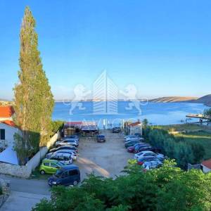 Kuća s 5 apartmana, 2. red od mora - VLAŠIĆI, PAG