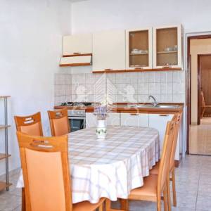 Kuća s 5 apartmana, 2. red od mora - VLAŠIĆI, PAG