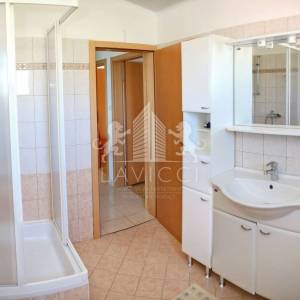 Kuća s 5 apartmana, 2. red od mora - VLAŠIĆI, PAG