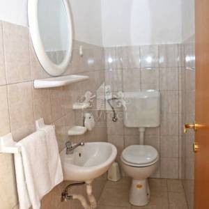 Kuća s 5 apartmana, 2. red od mora - VLAŠIĆI, PAG