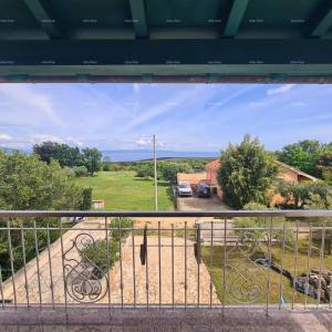 Kuća s bazenom i velikom okućnicom!  Blizina mjesta Marčane.