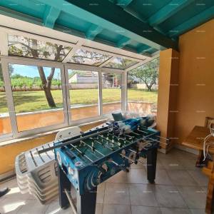 Kuća s bazenom i velikom okućnicom!  Blizina mjesta Marčane.