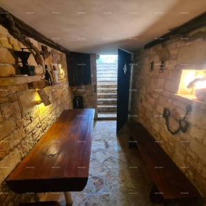 Kuća s bazenom i velikom okućnicom!  Blizina mjesta Marčane.