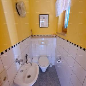 Kuća s bazenom i velikom okućnicom!  Blizina mjesta Marčane.