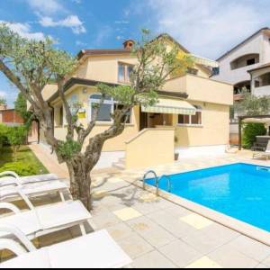 Kuća s bazenom u Poreču!