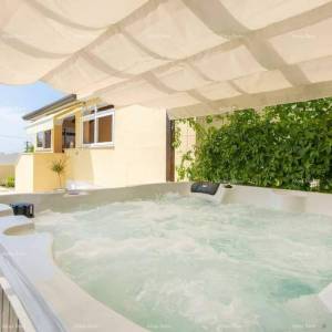 Kuća s bazenom u Poreču!