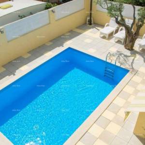 Kuća s bazenom u Poreču!