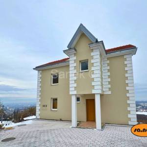 Kuća s dva stana u Svetoj Nedelji