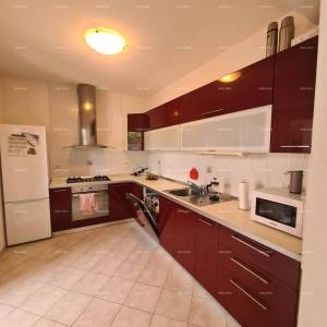 Kuća s pomoćnim objektom. Medulin. Centar.