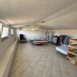 Kuća s pomoćnim objektom. Medulin. Centar.