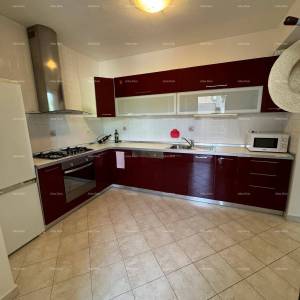 Kuća s pomoćnim objektom. Medulin. Centar.