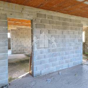 Kuća s projektom za 7 apartmana, 400 m od mora - Rtina