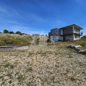 Kuća s projektom za 7 apartmana, 400 m od mora - Rtina