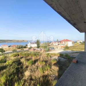 Kuća s projektom za 7 apartmana, 400 m od mora - Rtina