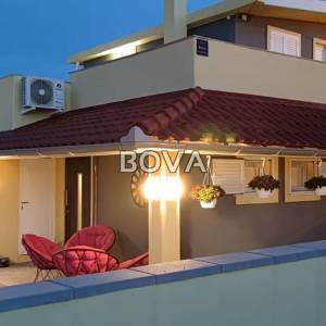 Kuća sa 4 apartmana 240 m2 – Nin *Prvi red do mora* (ID-2241)