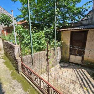 Kuća u centru Marčane s vrtom.