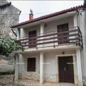 Kuća u centru Marčane s vrtom.