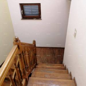 Kuća u centru Marčane s vrtom.