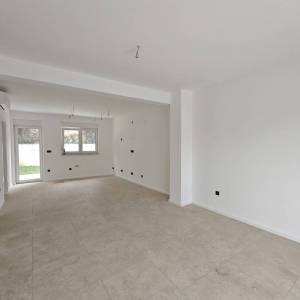 Kukuljanovo - Kuća u nizu s okućnicom