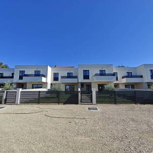 Kukuljanovo - Kuća u nizu s okućnicom