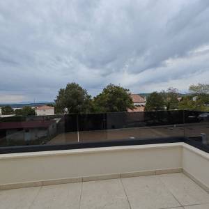 Kukuljanovo - Kuća u nizu s okućnicom