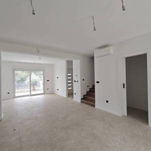 Kukuljanovo - Moderna kuća u nizu