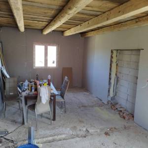 KUPJAK - samostojeća kuća s 3 etaže u fazi adaptacije, blizu sanjkališta