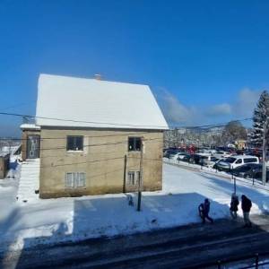 KUPJAK - samostojeća kuća s 3 etaže u fazi adaptacije, blizu sanjkališta