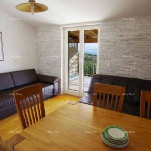 Labin, Apartmanska kuća s bazenom i pogledom na more