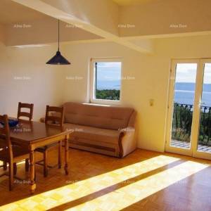 Labin, Apartmanska kuća s bazenom i pogledom na more