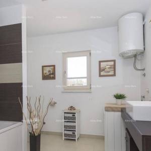 Labin – Uređena prizemnica s bazenom