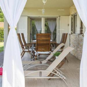 Labin – Uređena prizemnica s bazenom