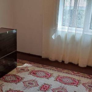 LIČ, GORSKI KOTAR – Imanje s tri kuće i velikom okućnicom okruženom zelenilom