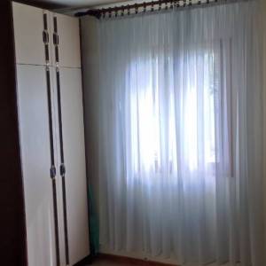 LIČ, GORSKI KOTAR – Imanje s tri kuće i velikom okućnicom okruženom zelenilom