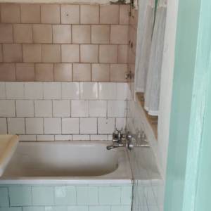 LIČ, GORSKI KOTAR – Imanje s tri kuće i velikom okućnicom okruženom zelenilom