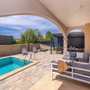 Linardići - Dvije dvojne kuće s dva bazena