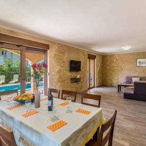 Linardići - Dvije dvojne kuće s dva bazena