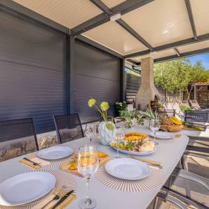 Linardići - Dvije dvojne kuće s dva bazena