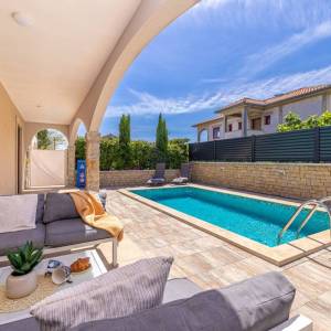 Linardići - Dvije dvojne kuće s dva bazena