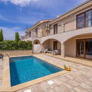 Linardići - Dvije dvojne kuće s dva bazena